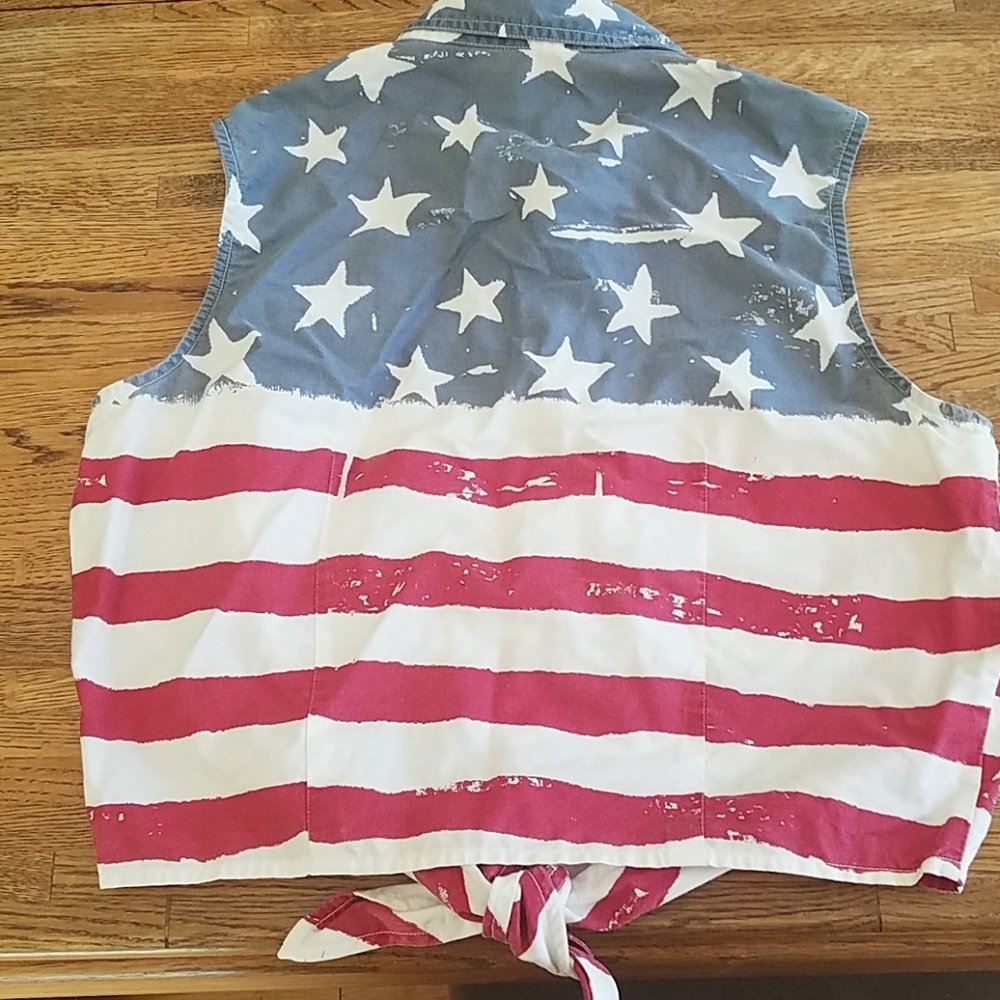 Gloria Vanderbilt American flag shirt - Picture 2 of 4
